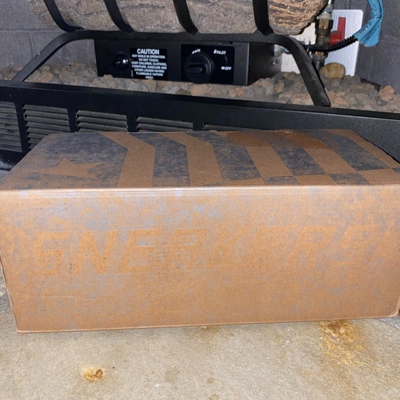 COPY - AUTHENTIC GOLDEN GOOSE (COMES WITH BOX) - Picture 8 of 9